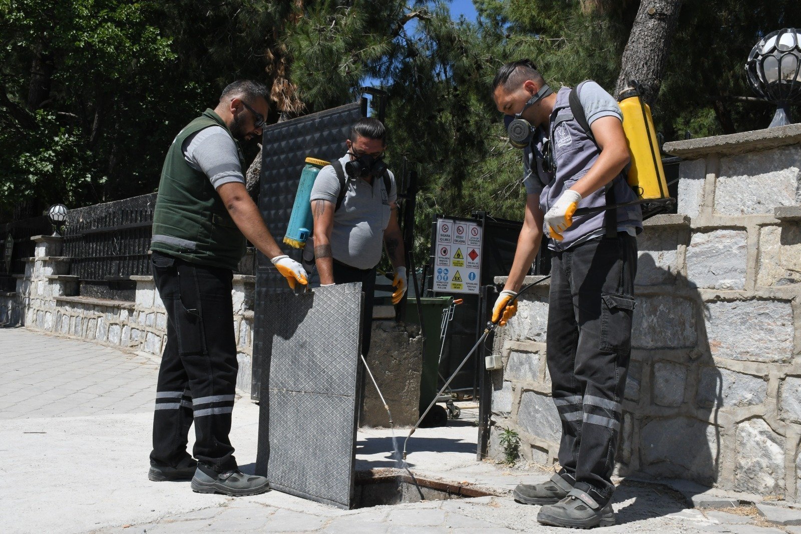 Kuşadası’nda sivrisinek ve haşerelere karşı mücadele sürüyor