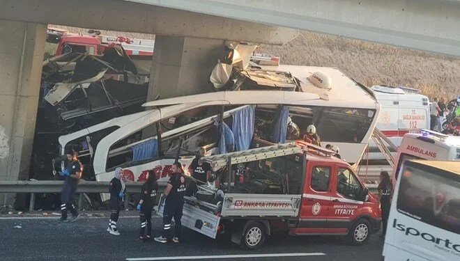 Ankara’da otobüs üst geçidin ayağına çarptı: 9 can kaybı