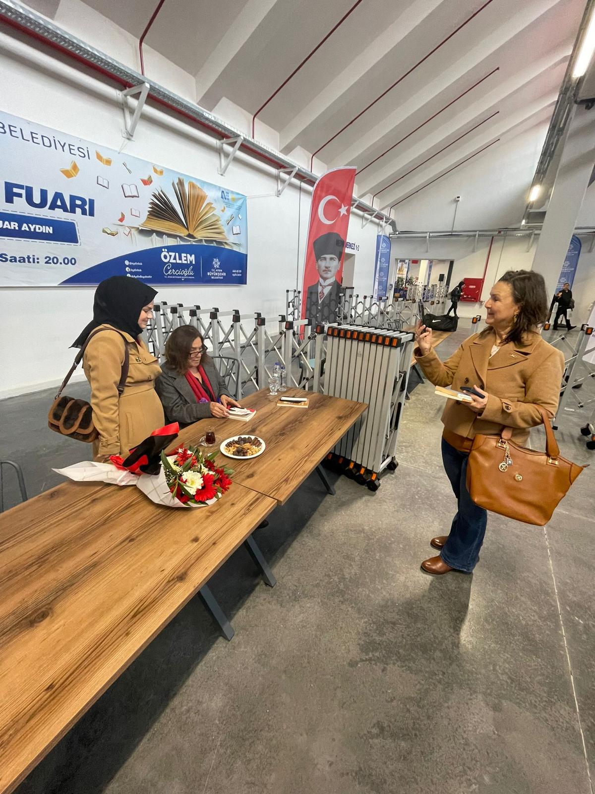 Başkan Çerçioğlu sevilen yazarları Aydınlılar ile buluşturmaya devam ediyor