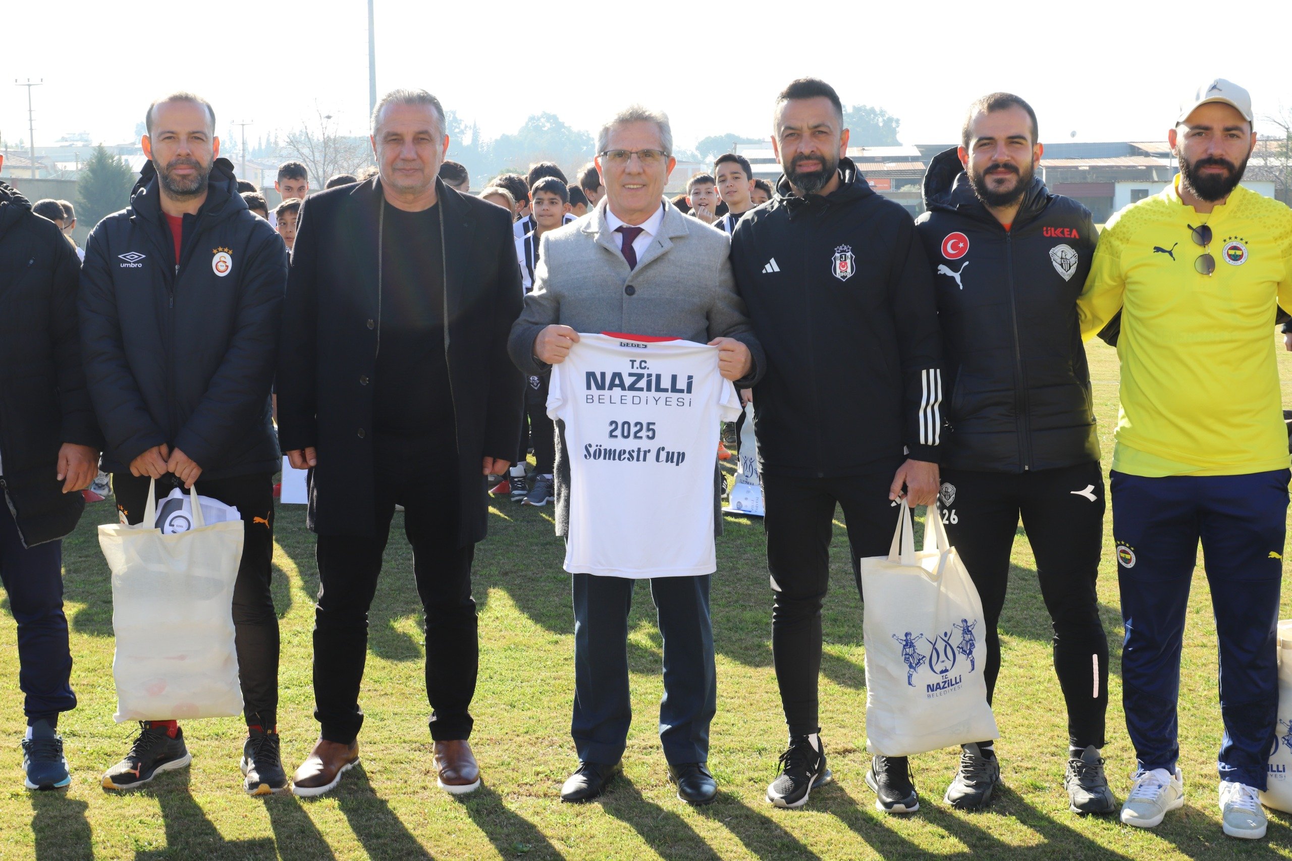 Başkan Tetik 2025 Sömestr Cup Futbol Şenliği’nde sporcularla buluştu