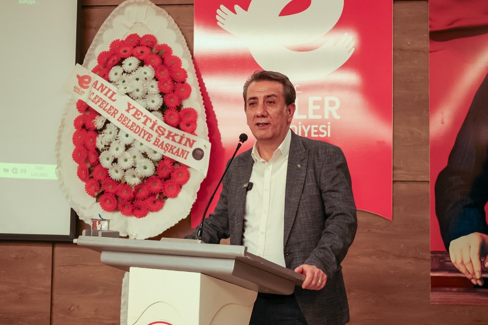 Başkan Yetişkin ödülleri takdim etti