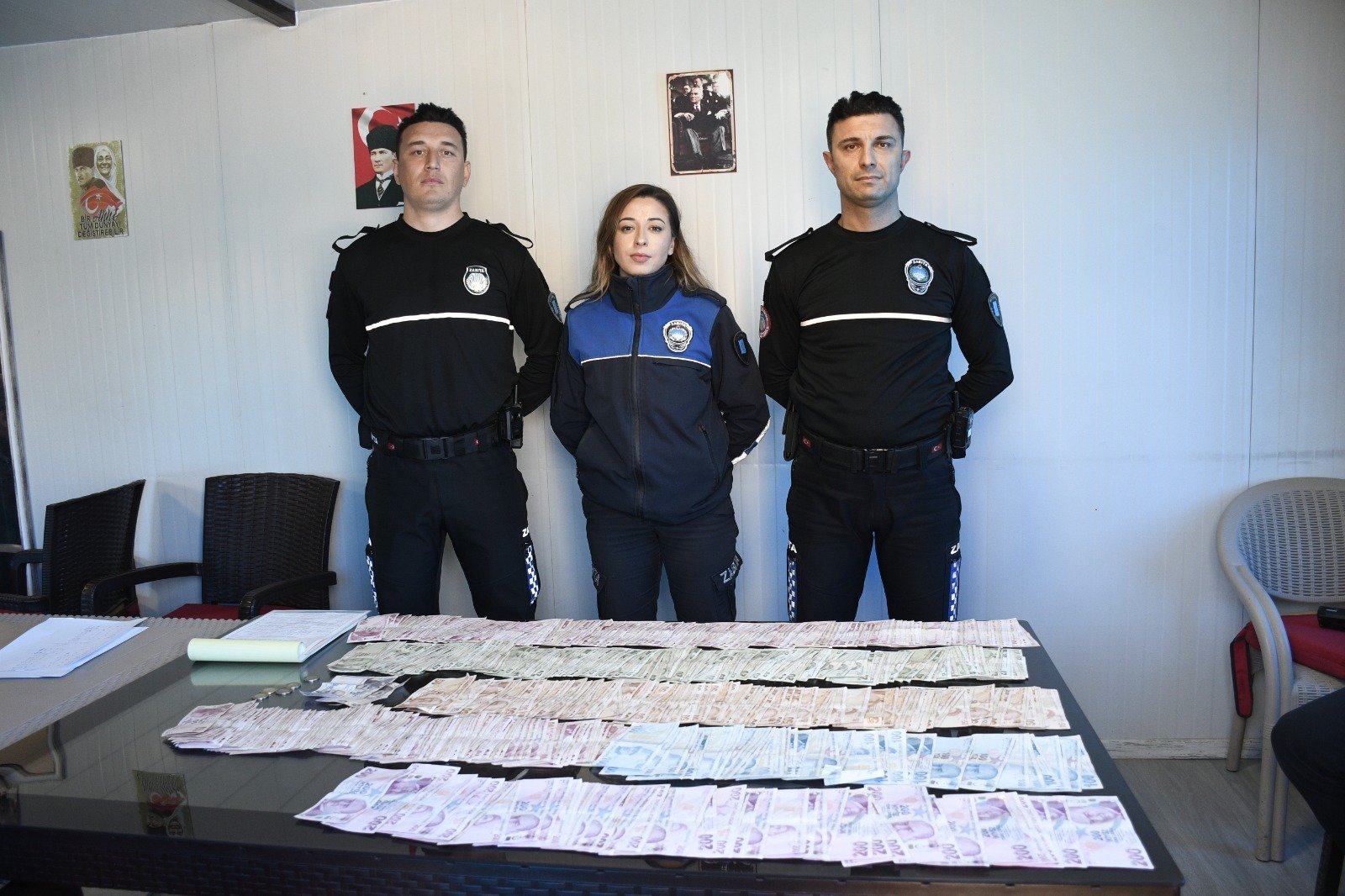 Kuşadası’nda zabıta ekipleri duygu istismarcılarına göz açtırmıyor