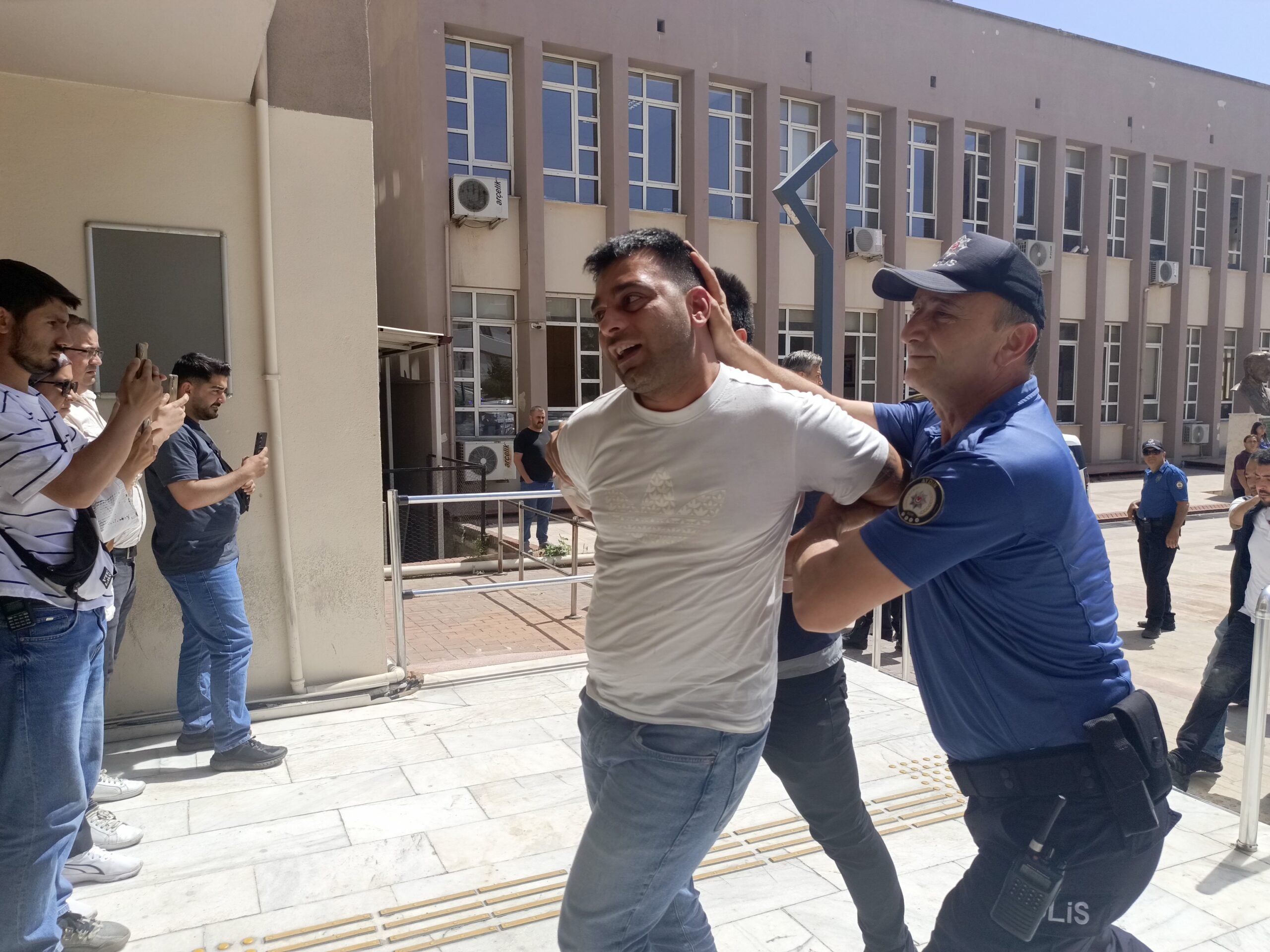 Aydın’da polise mukavemet eden 4 zanlı adliyeye sevk edildi