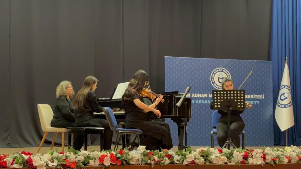 Aydın’da genç viyolacılardan unutulmaz dinleti