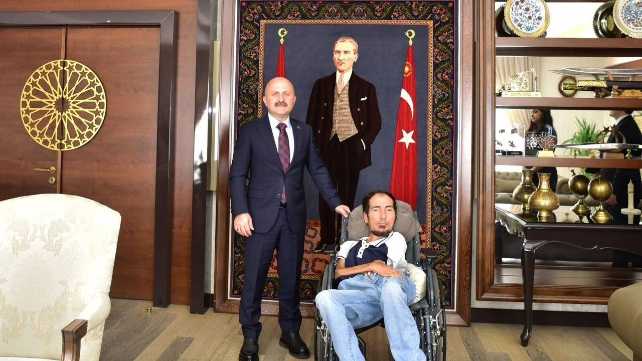 Aydınlı engelli yazar Karabulut Vali Varol ile buluştu