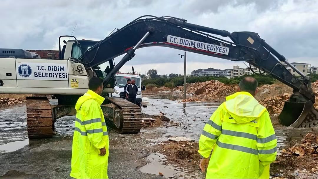 Didim Belediyesi’nden yoğun yağış sonrası sahada müdahale ve önlem çalışmalar