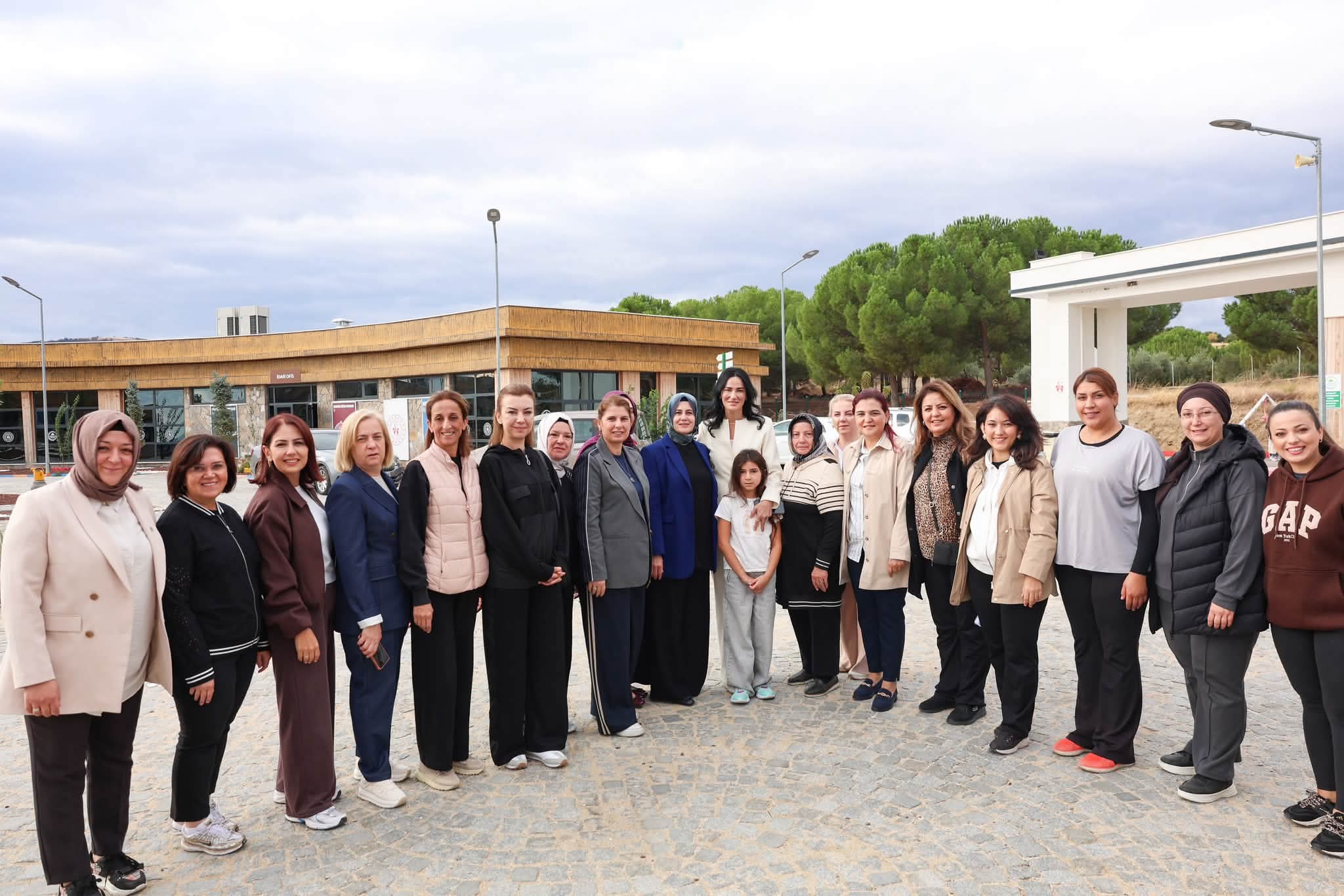 AK Parti Aydın Milletvekili Seda Sarıbaş,Ege’nin kadın teşkilatlarıyla buluştu