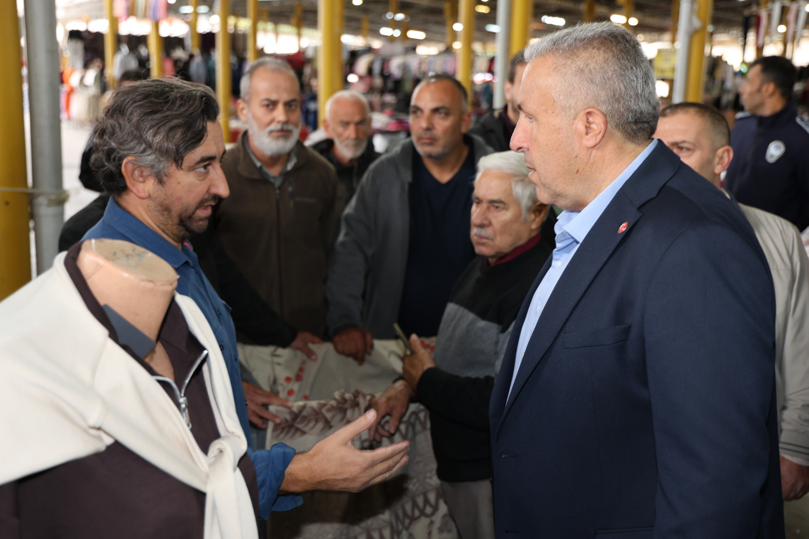 Başkan Yardımcısı Haşim Çiftçi’den Çarşamba Pazar’ında esnafla bir araya geldi