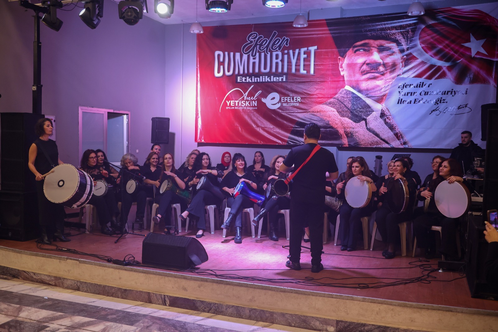 Efeler’de cumhuriyet bayramı coşkusu