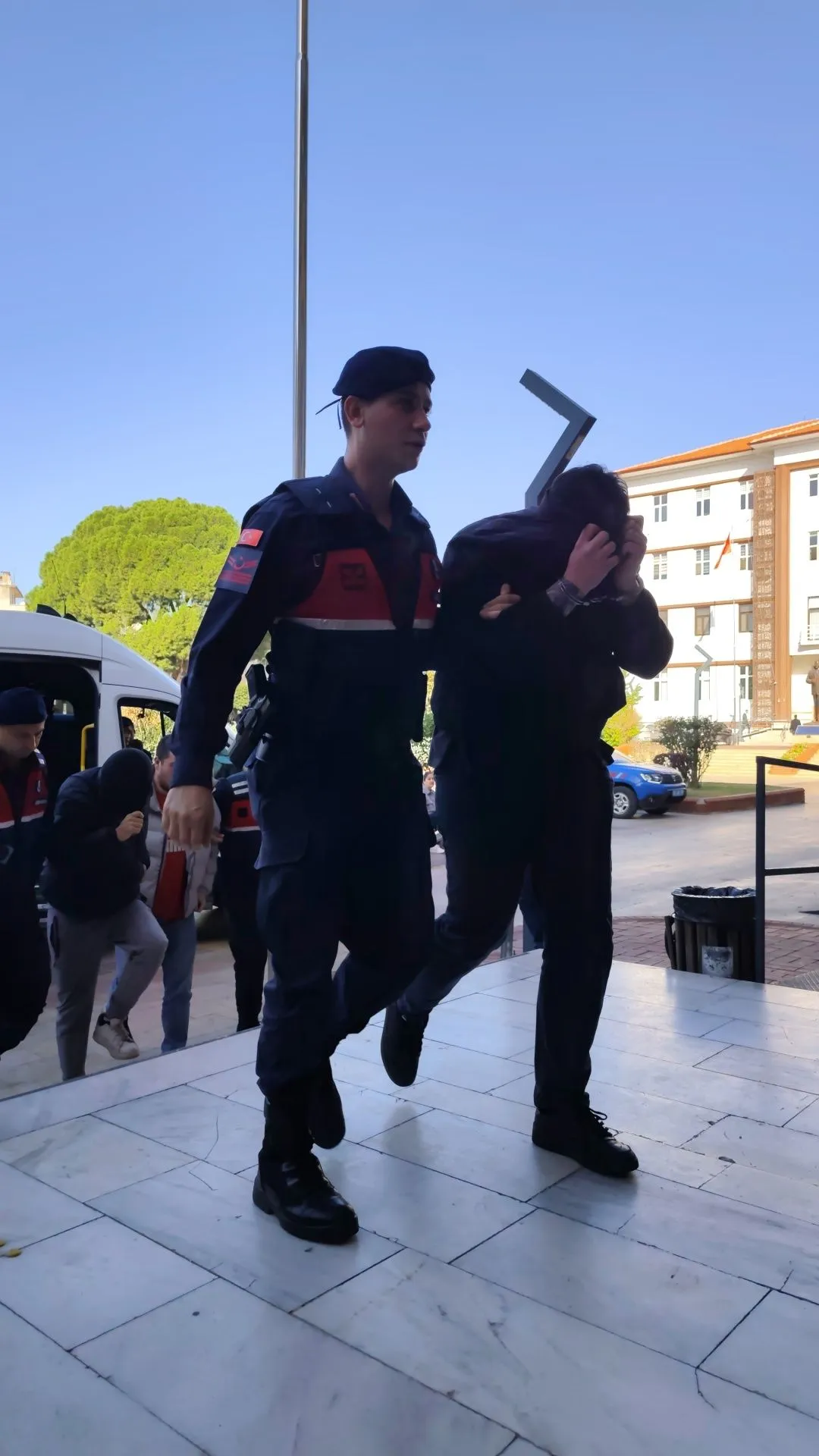 Aydın’daki uyuşturucu operasyonunda 71 kişi adliyeye sevk edildi
