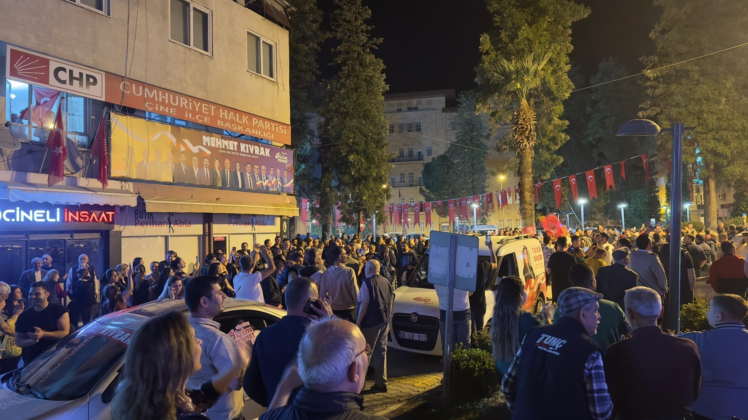 Çine’de CHP’liler kutlamaya başladı