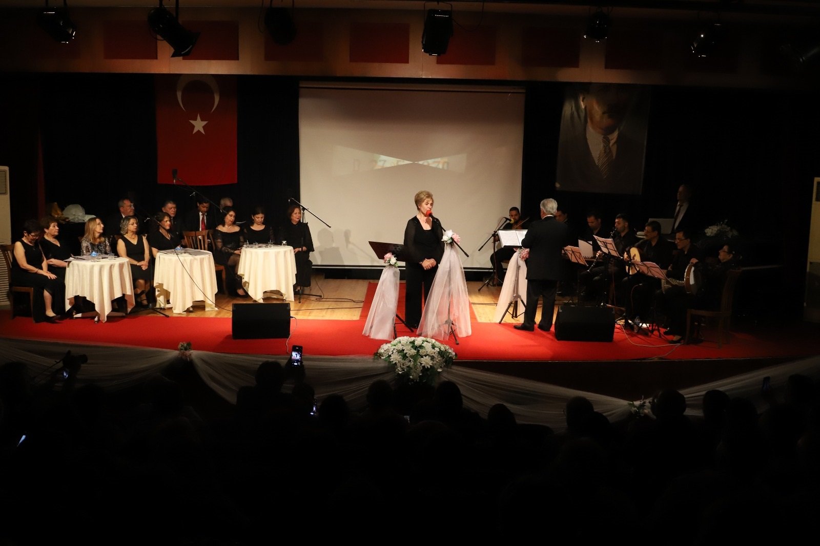 Vefa Konseri duygulandırdı