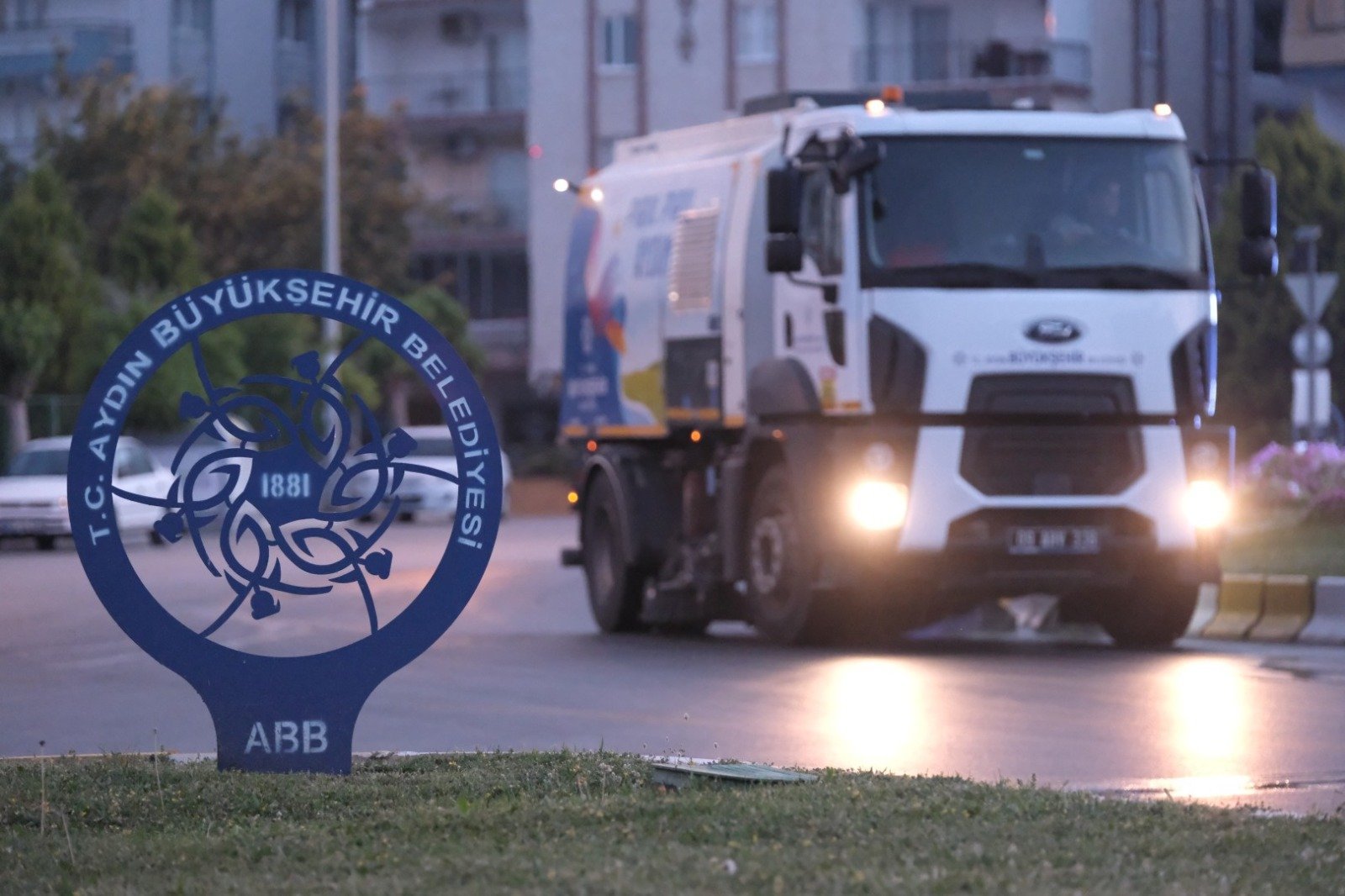 Büyükşehir Belediyesi pırıl pırıl bir Aydın için çalışmalarını 24 saat sürdürüyor