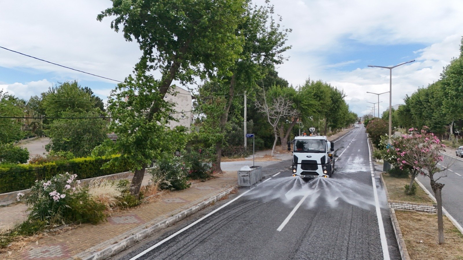 Aydın Büyükşehir Belediyesi pırıl pırıl Kuşadası için çalışmalarına aralıksız devam ediyor