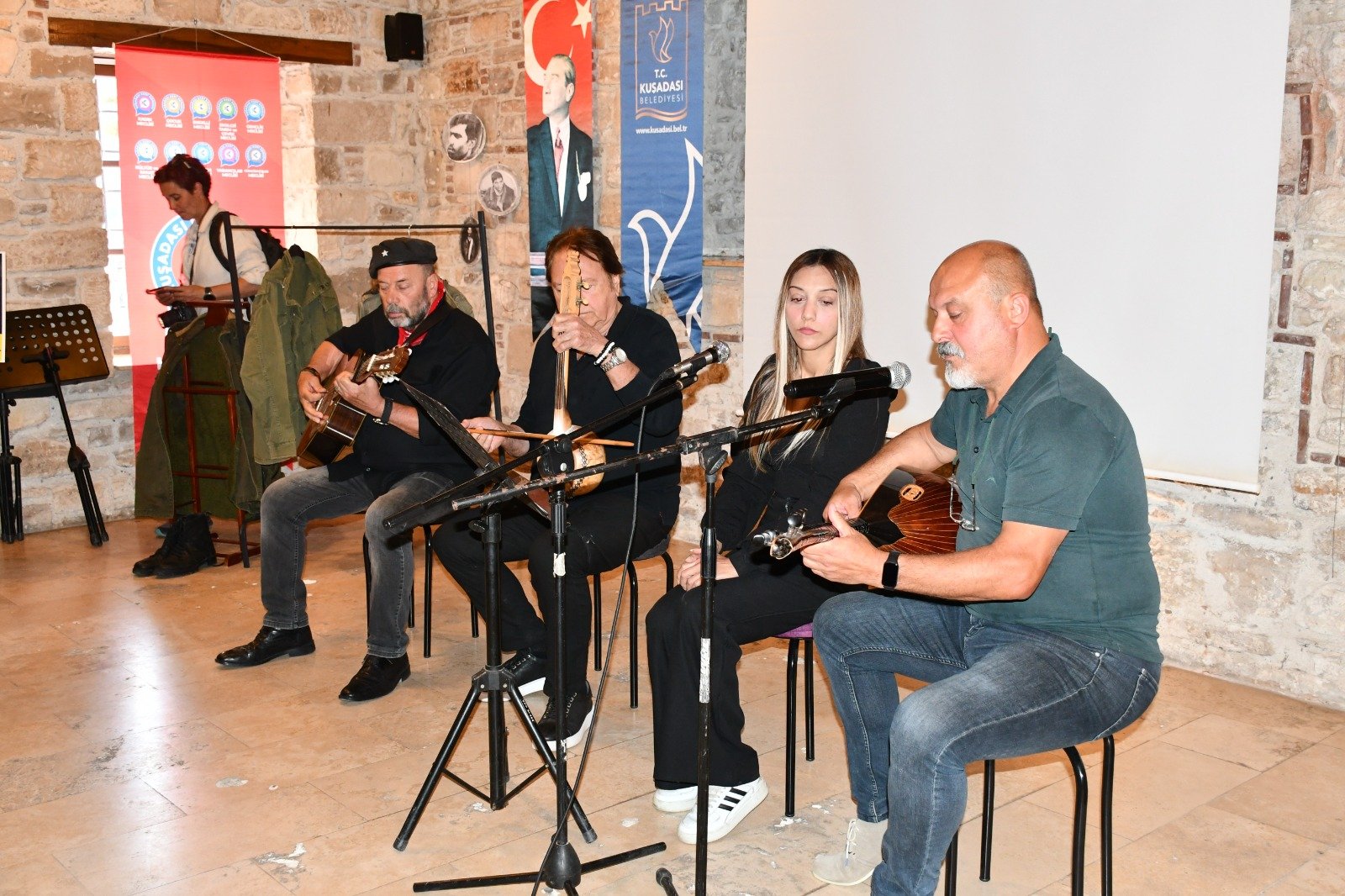 3 Fidan Kuşadası’nda  anıldı