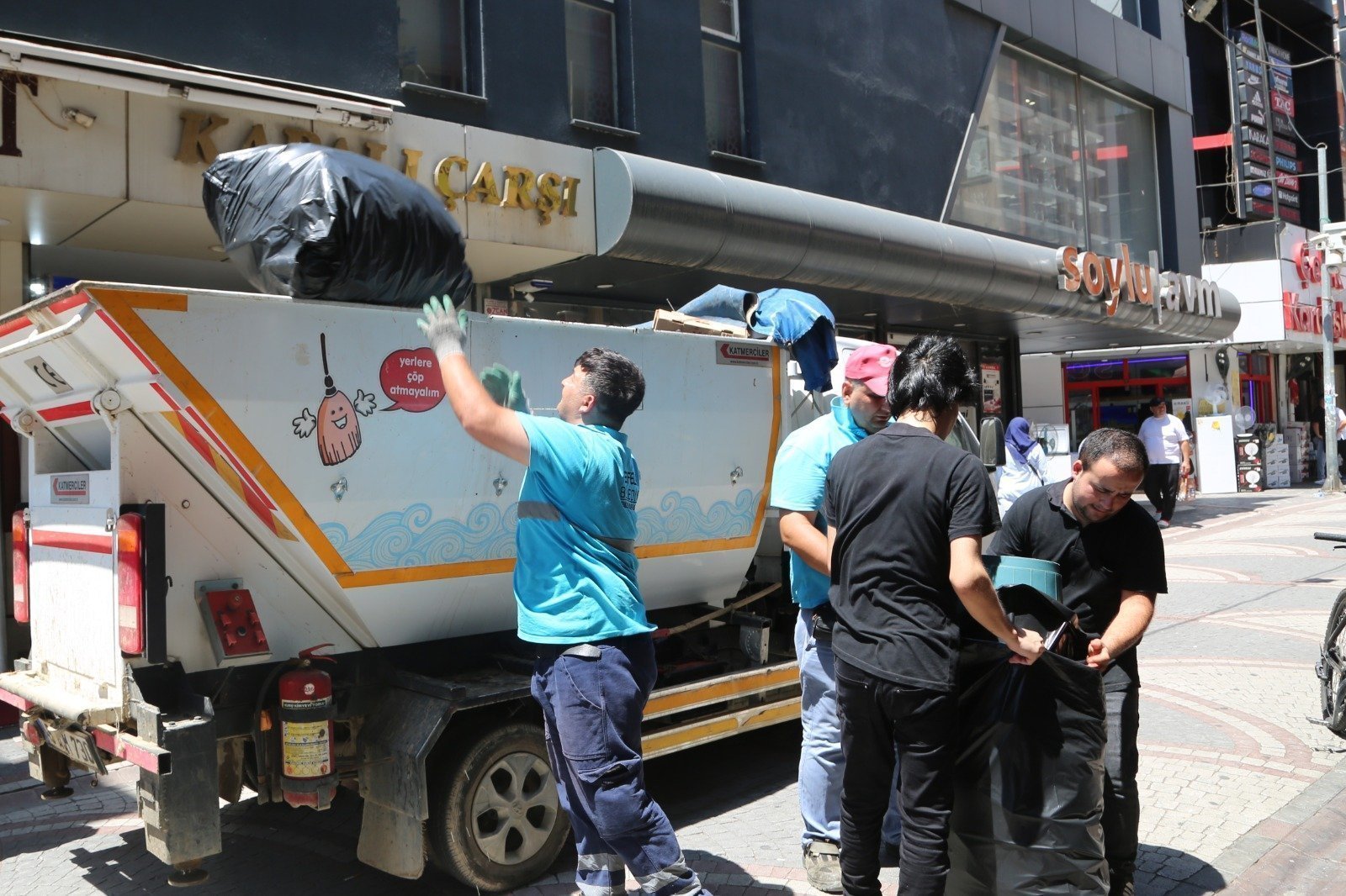 Efeler’in dar sokaklarına ’Çöp Taksi’ çözümü