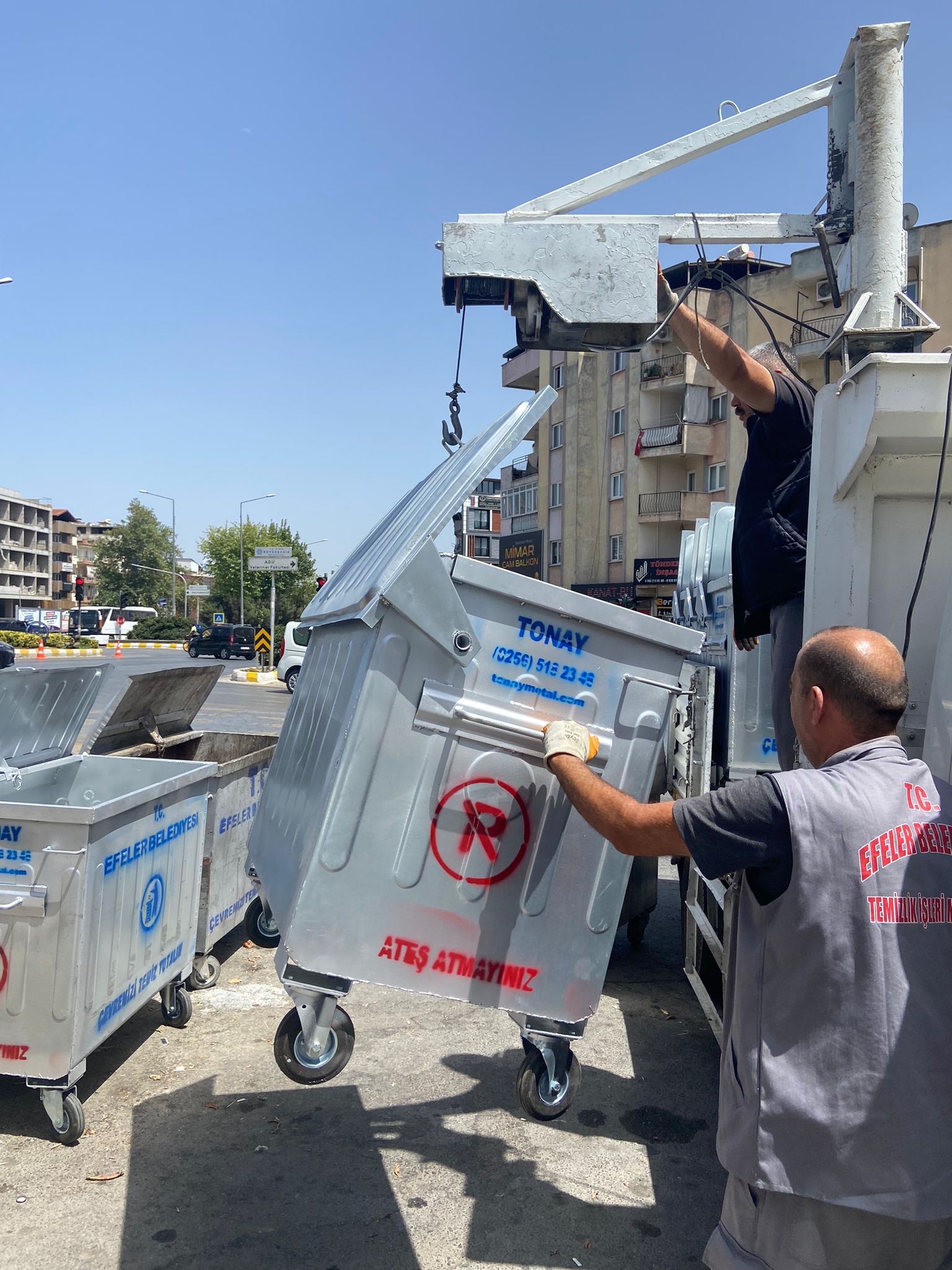 Efeler’de çöp konteynerlerin  sayısı arttı