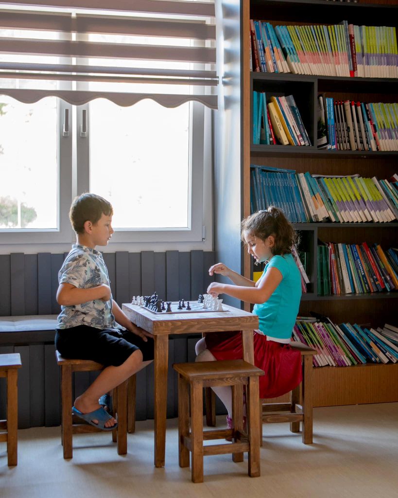 Yaz tatilinde de verimli zamanın adresi ‘Kütüphane ve Kitap Kafe’