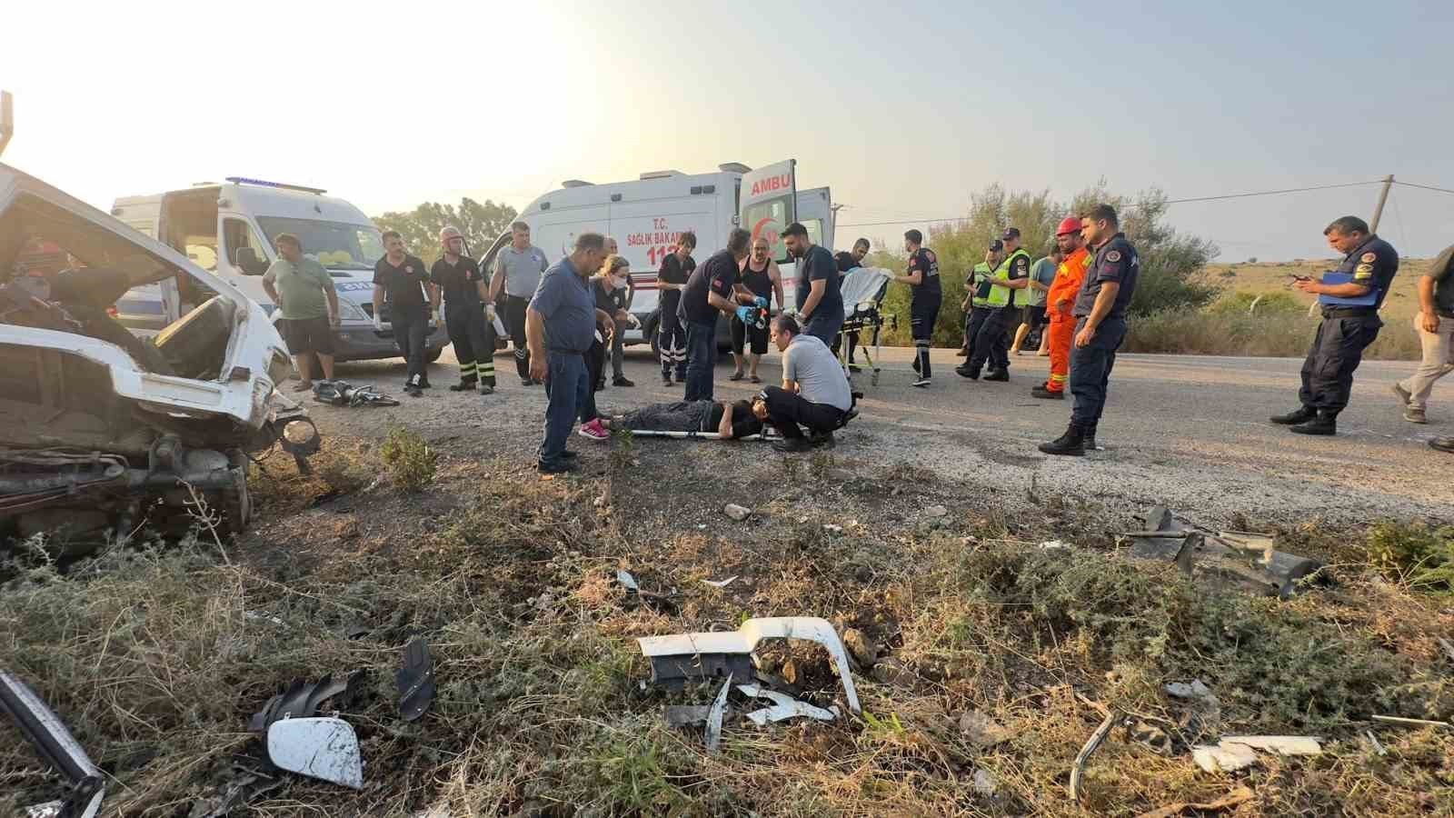 Tırla kamyonet çarpıştı: 3 ölü, 2 yaralı