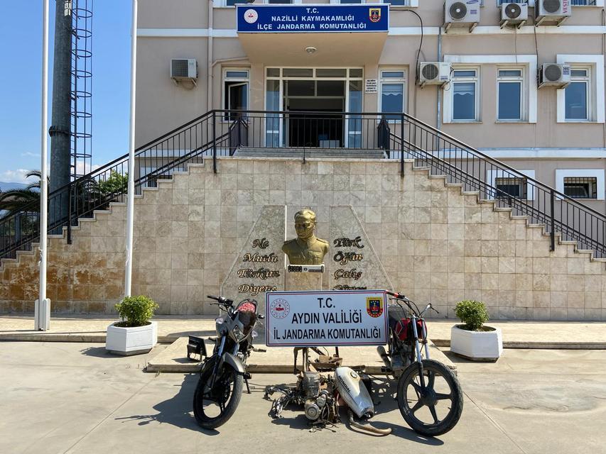 Motosiklet hırsızları jandarmadan kaçamadı