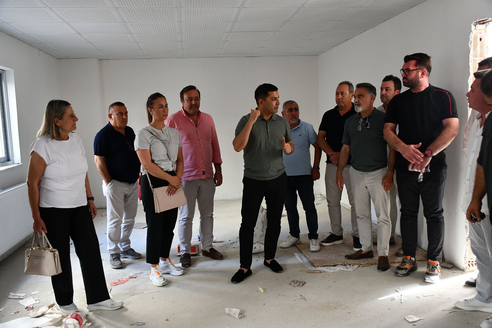 Başkan Ömer Günel yapımı süren ‘Çocuk Evi ve Kadın Danışma Merkezi’ çalışmalarını meclis üyeleri ile inceledi