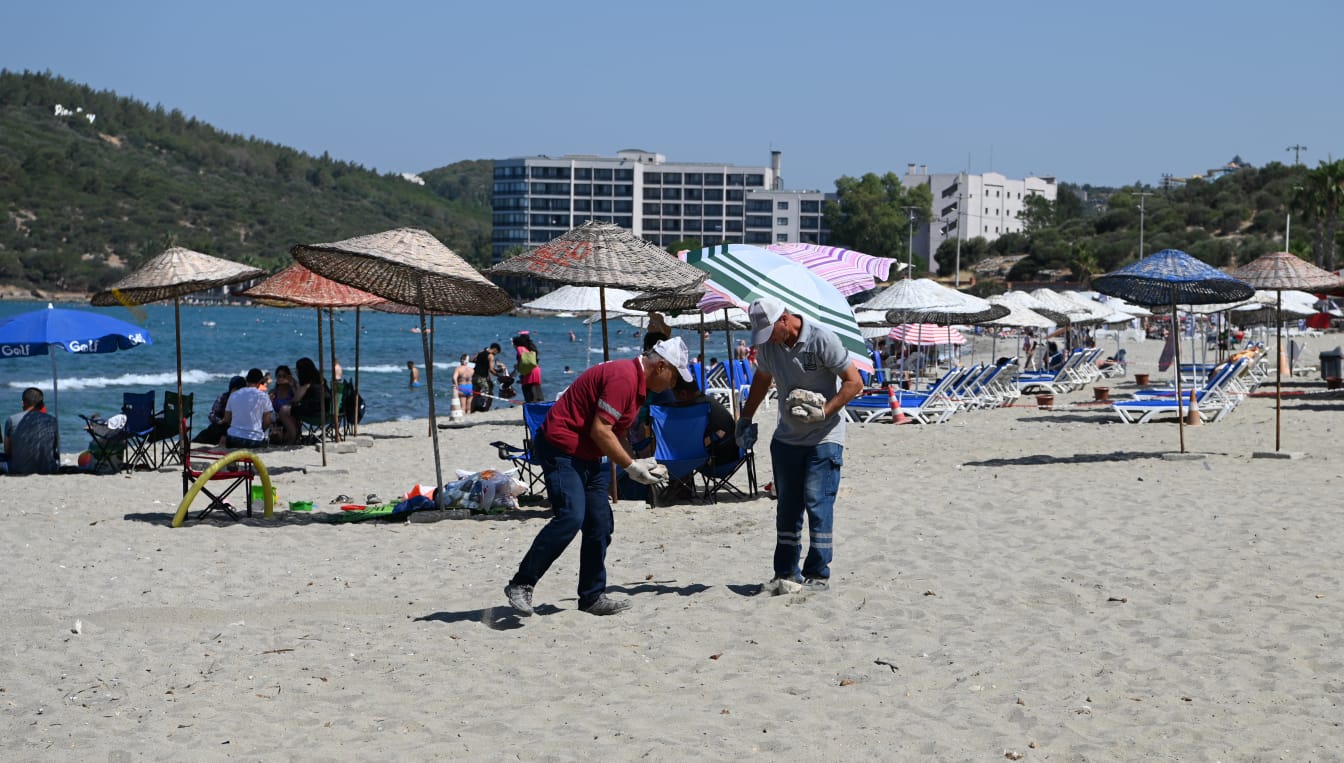 Kuşadası plajlarında detaylı bakım ve temizlik çalışması