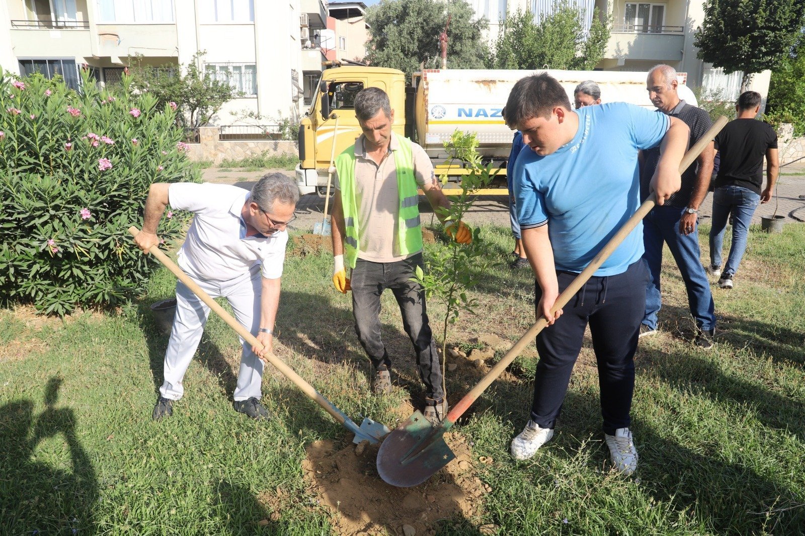Nazilli’de otizm farkındalığı için fidan dikildi