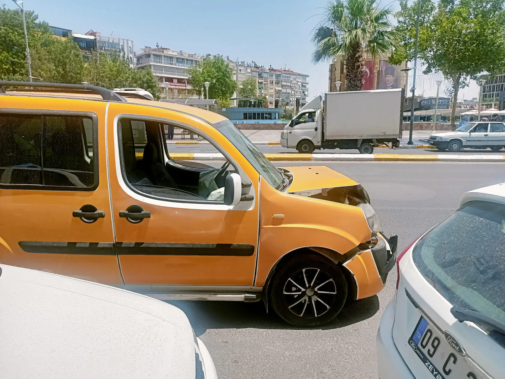 İki otomobil çarpıştı: 1 yaralı