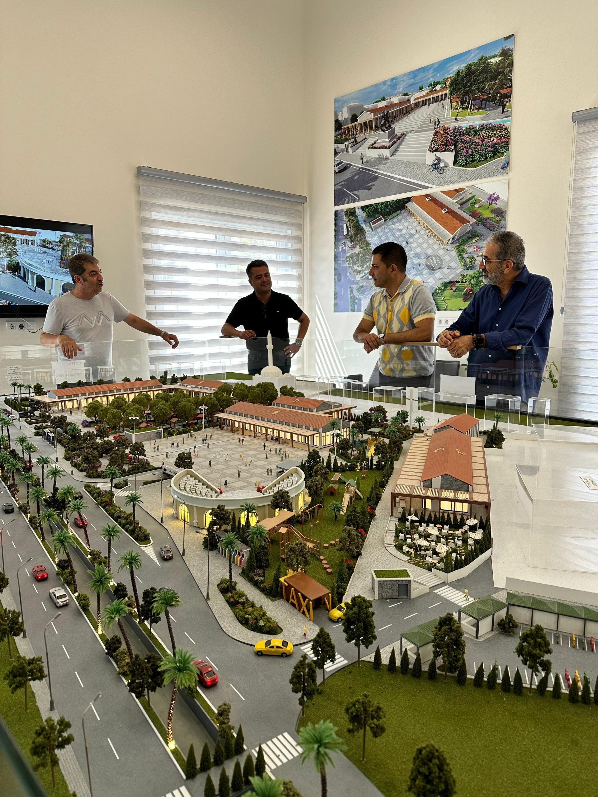 Kuşadası kent meydanının yapımı hızla ilerliyor