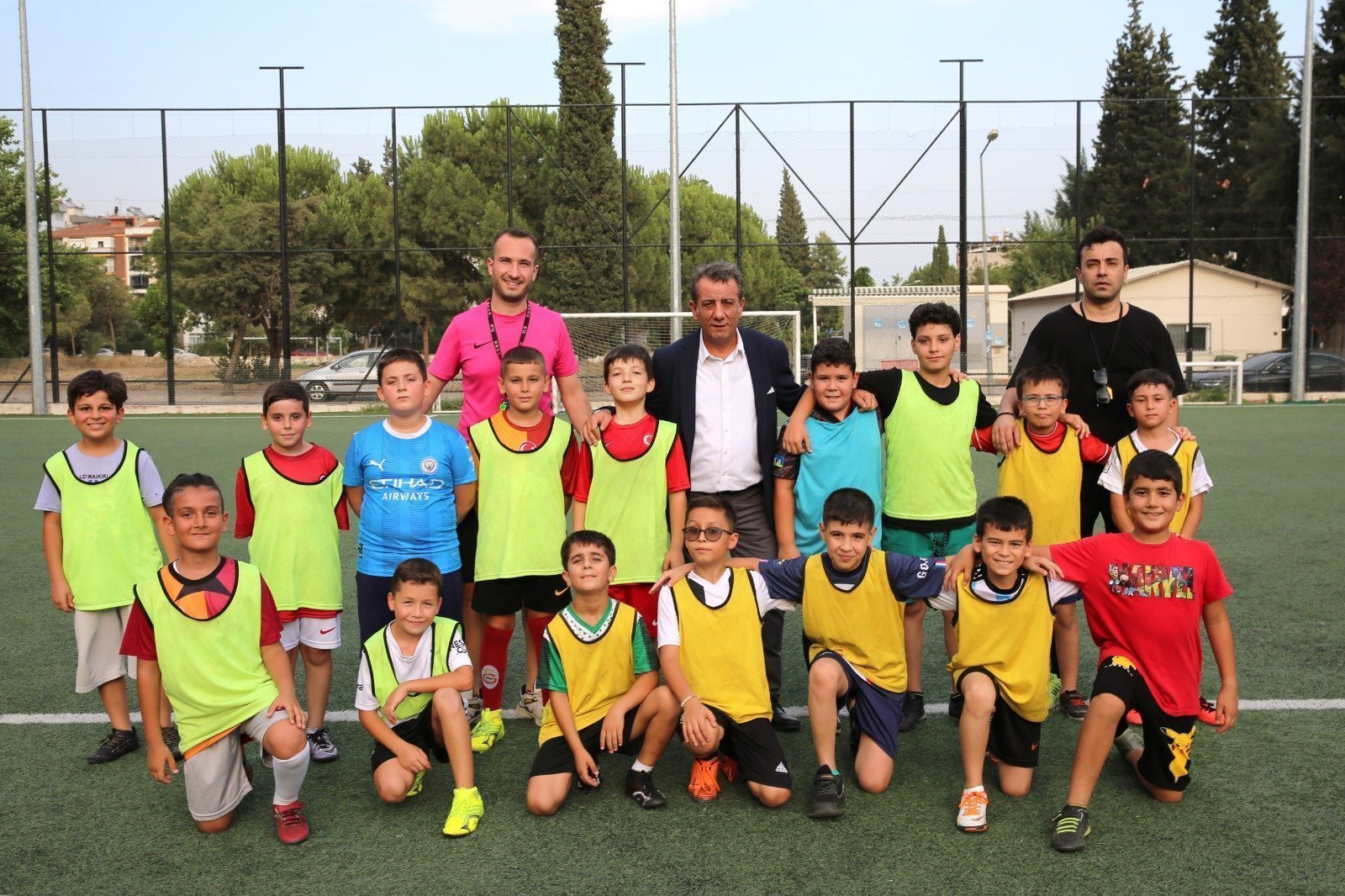 Başkan yetişkin geleceğin futbolcularıyla buluştu