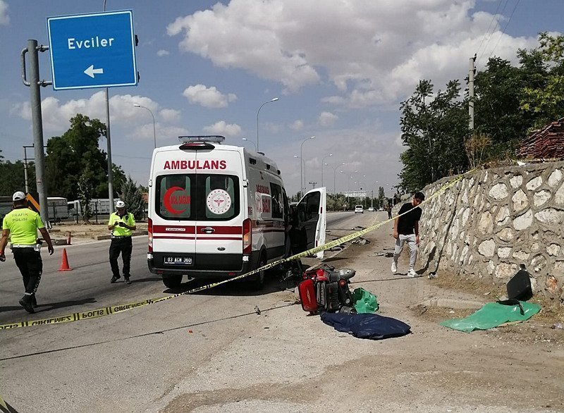 11 yaşındaki elektrikli bisiklet sürücüsü kazada öldü