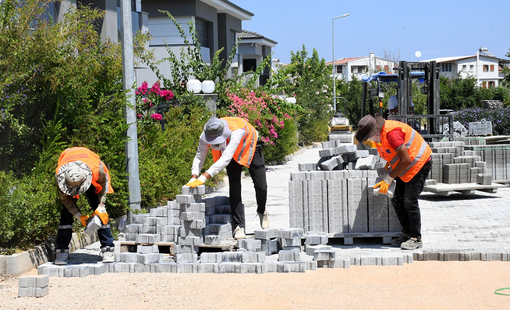 Güzelçamlı Mahallesi’nde üstyapı yatırımlarımız hız kesmiyor