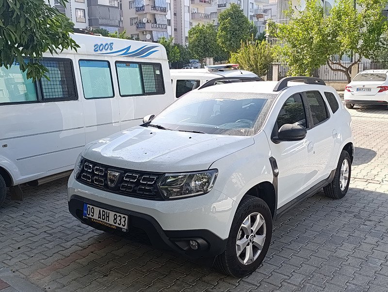 Park halindeki otomobile yorgun mermi isabet etti