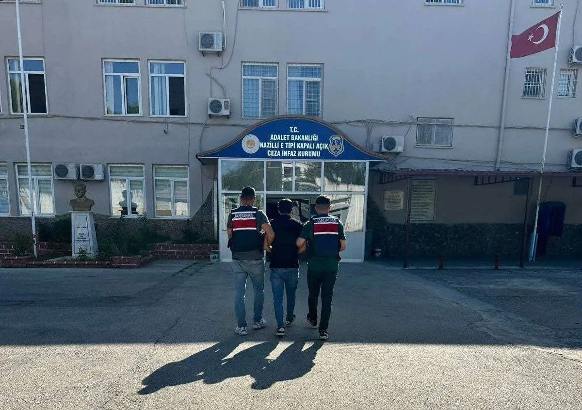 Aranan şüpheli jandarmadan kaçamadı