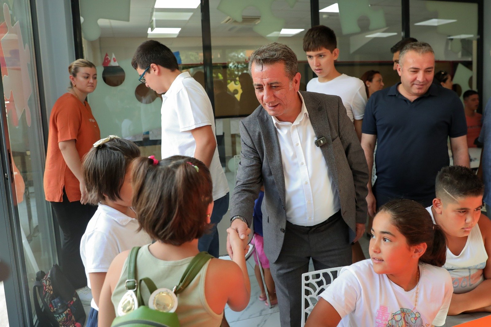 Başkan Yetişkin, Efeler’in özel çocuklarıyla Zafer Bayramı’nı kutladı