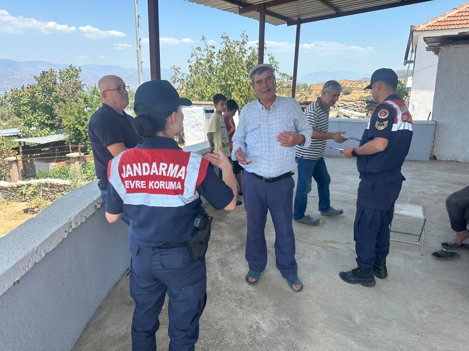 Jandarma  Yenipazar’da vatandaşları, yangın riskine karşı uyardı