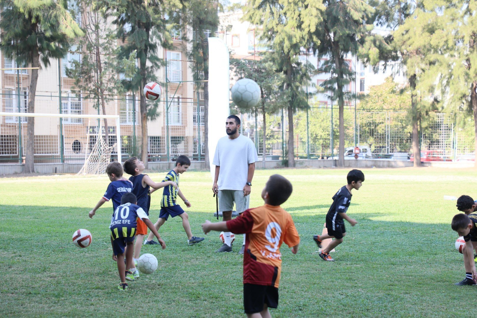 Geleceğin sporcuları Aydın Büyükşehir Belediyesi’nin açtığı yaz kurslarında yetişiyor