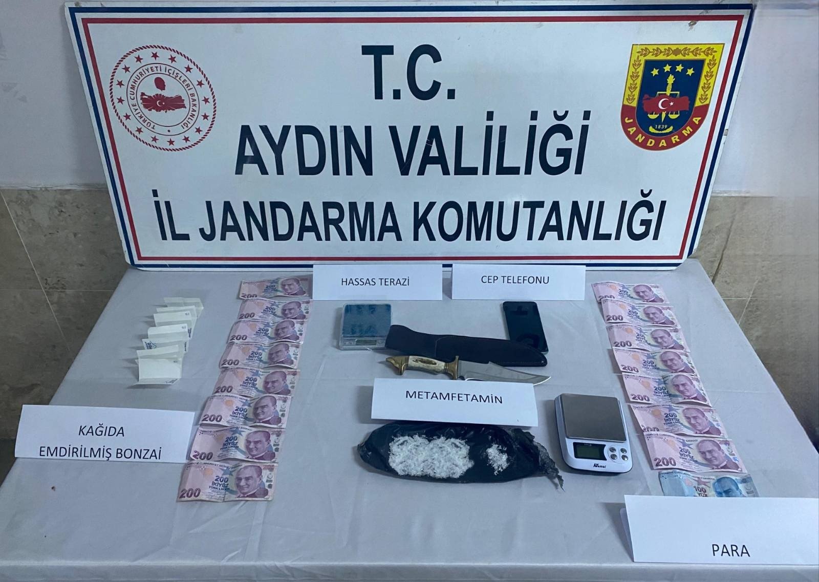 Uyuşturucu satıcısı benzinlikte yakalandı