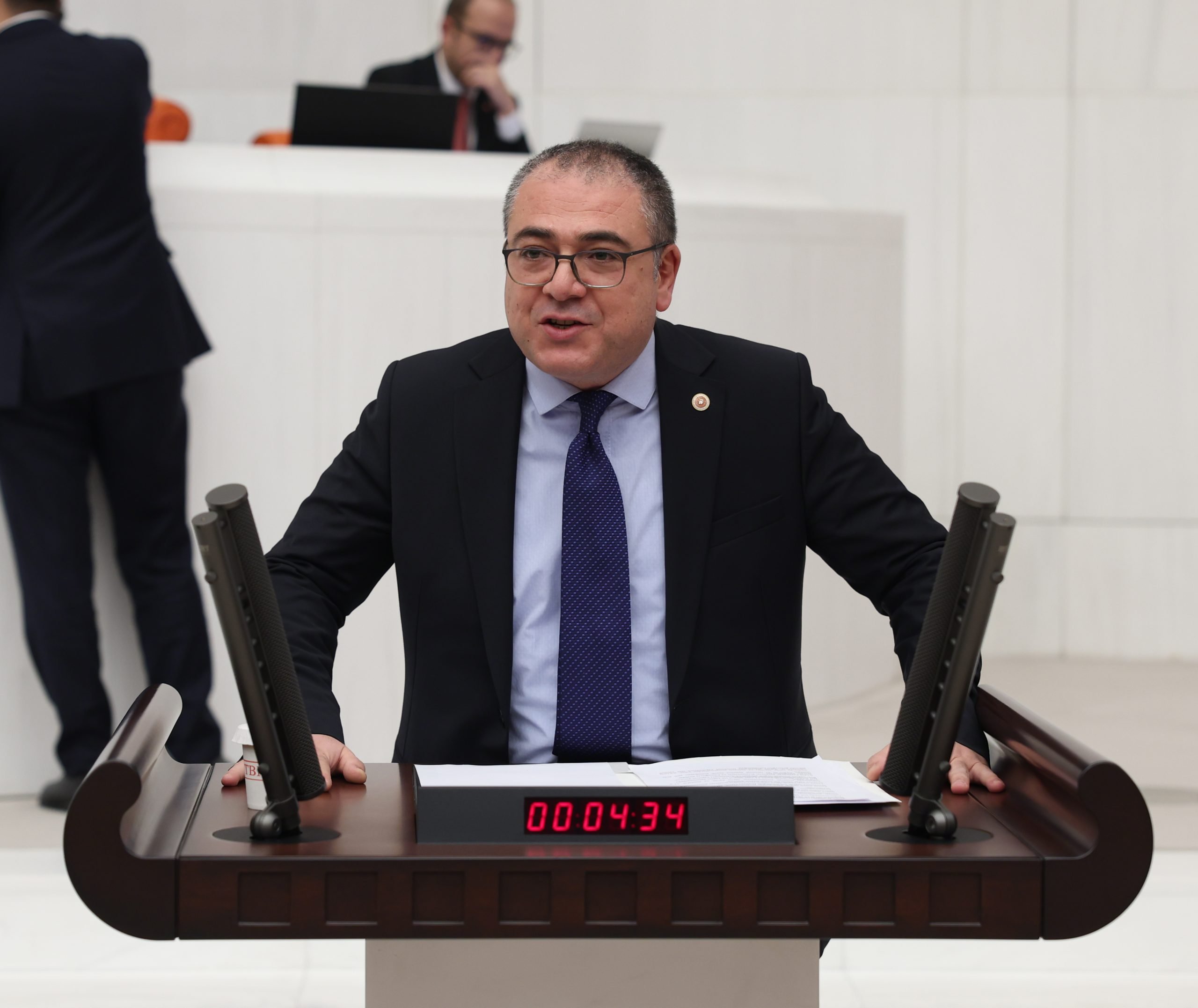CHP’li Karakoz: Çiftçiyi perişan ettiğiniz yetmedi, şimdi de tarlasını mı elinden alacaksınız?
