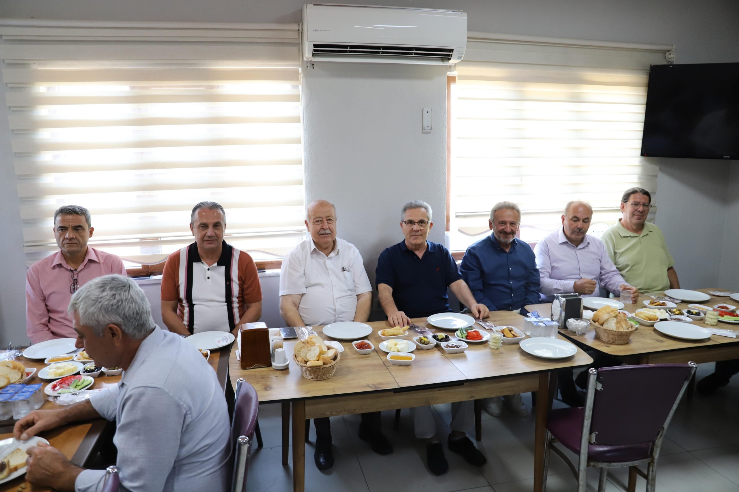 Belediye Başkanı Tetik Muhtarlarla kahvaltıda buluştu