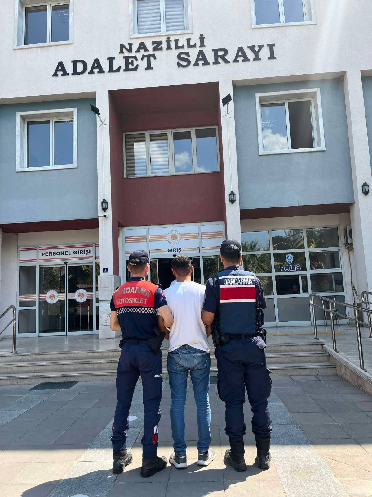 Nazilli’de aranan iki kişi yakalandı