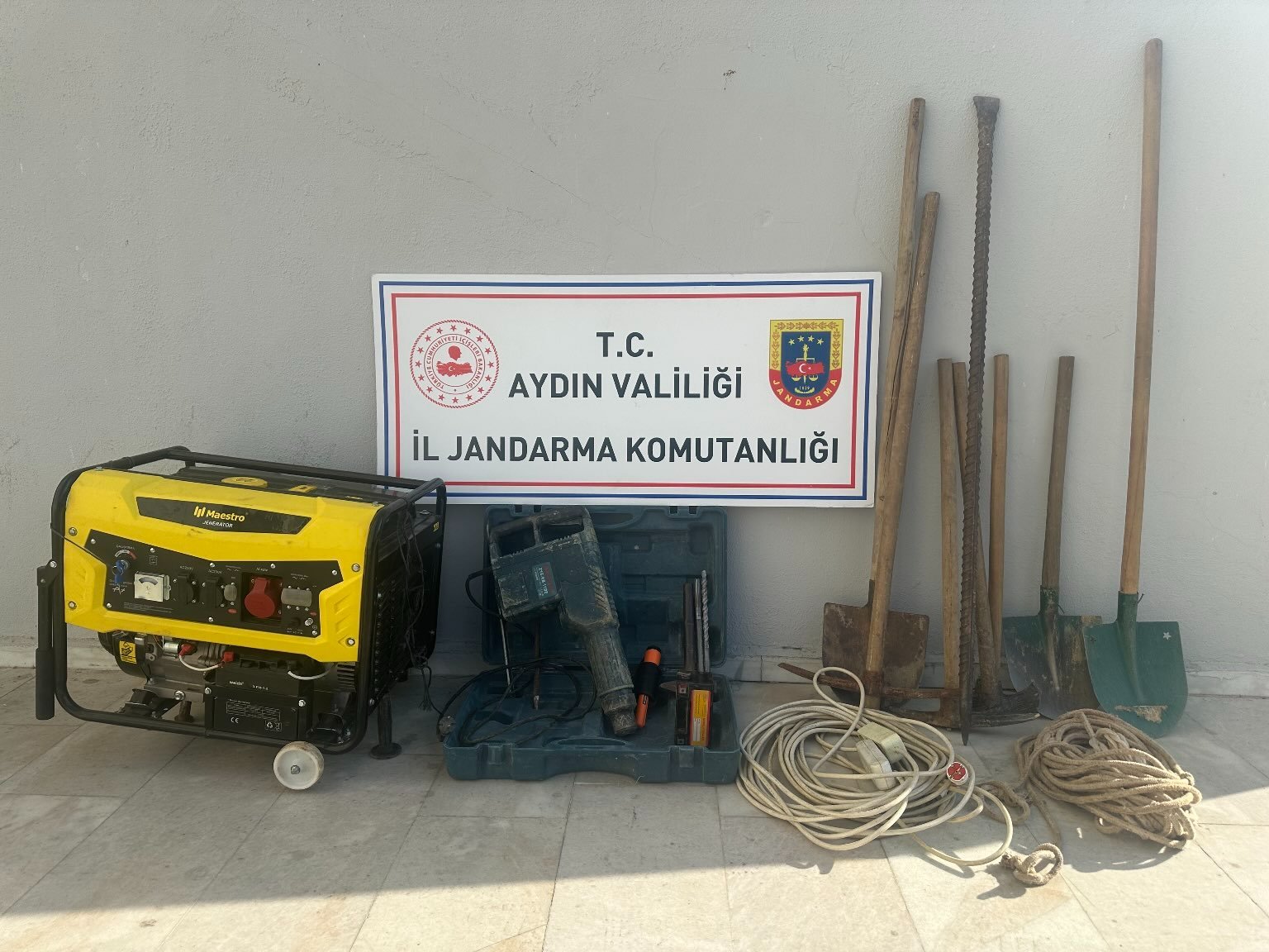 Define arayan şahıslar jandarmaya yakalandı