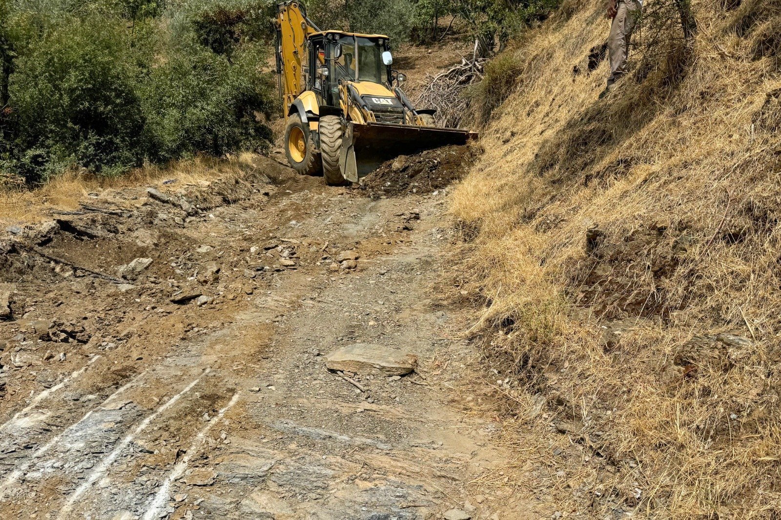 Başkan Yetişkin üreticiye desteğini sürdürüyor