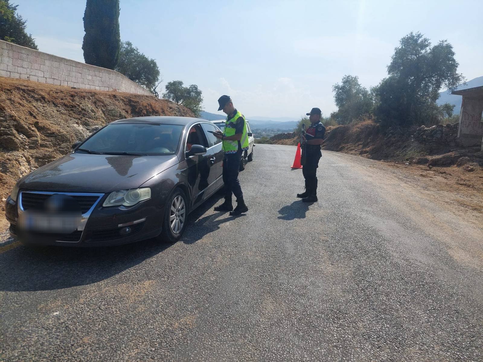 Jandarma’dan orman yangınlarına karşı yol kontrol devriyesi