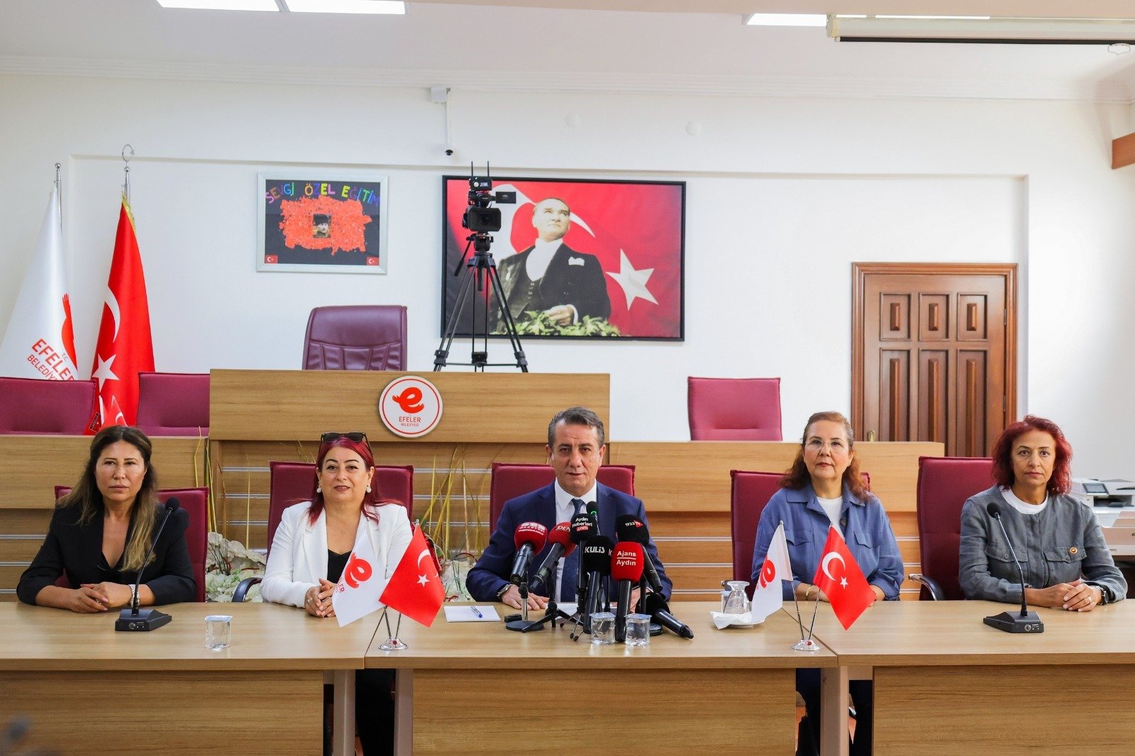 Başkan Yetişkin basının karşısına çıktı: “Dedikodularla işimiz yok bizim tek bir amacımız var Efeler halkına hizmet”