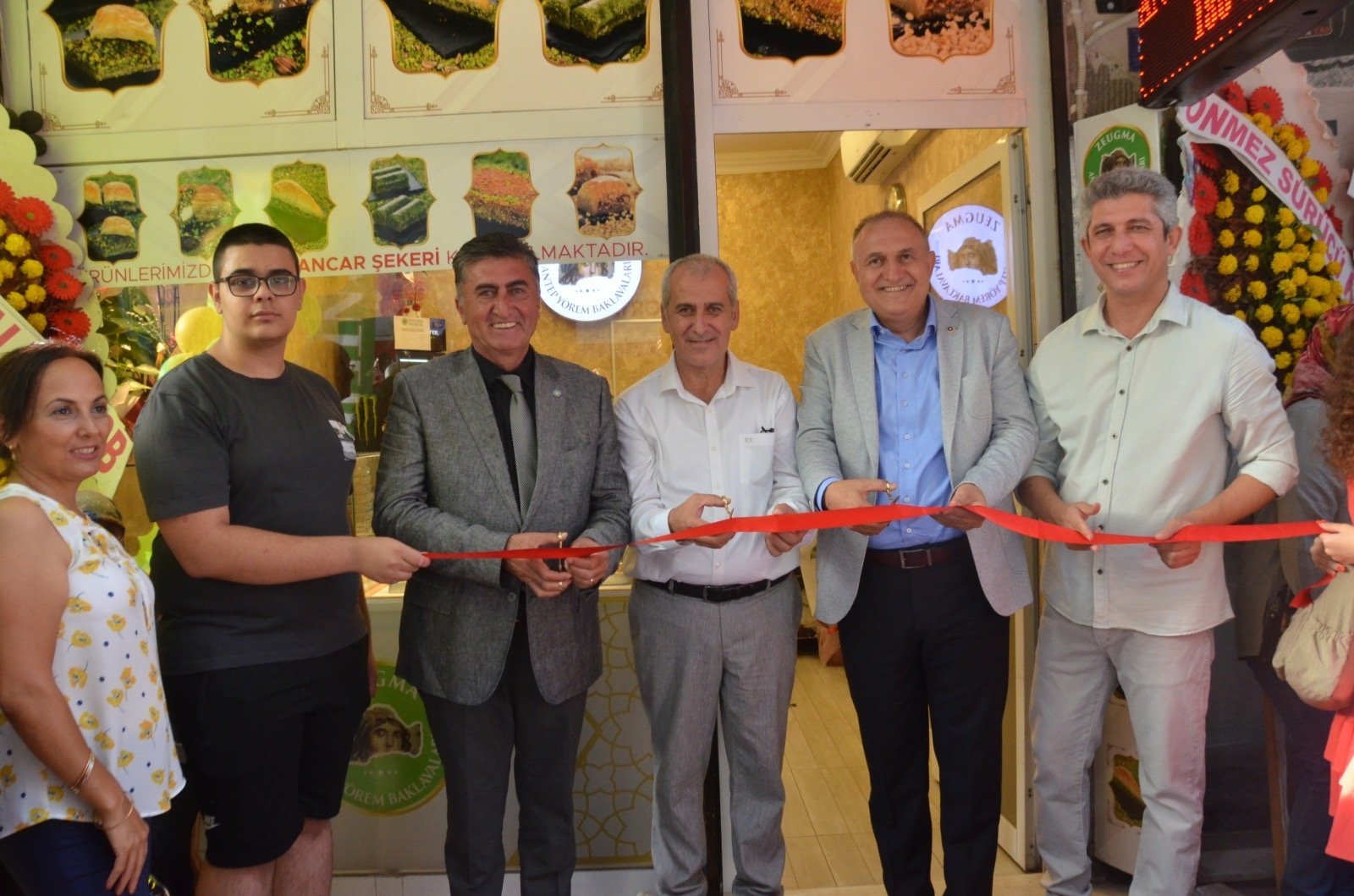 Zeugma Antep Yörem Baklavaları, Efeler’de hizmete açıldı