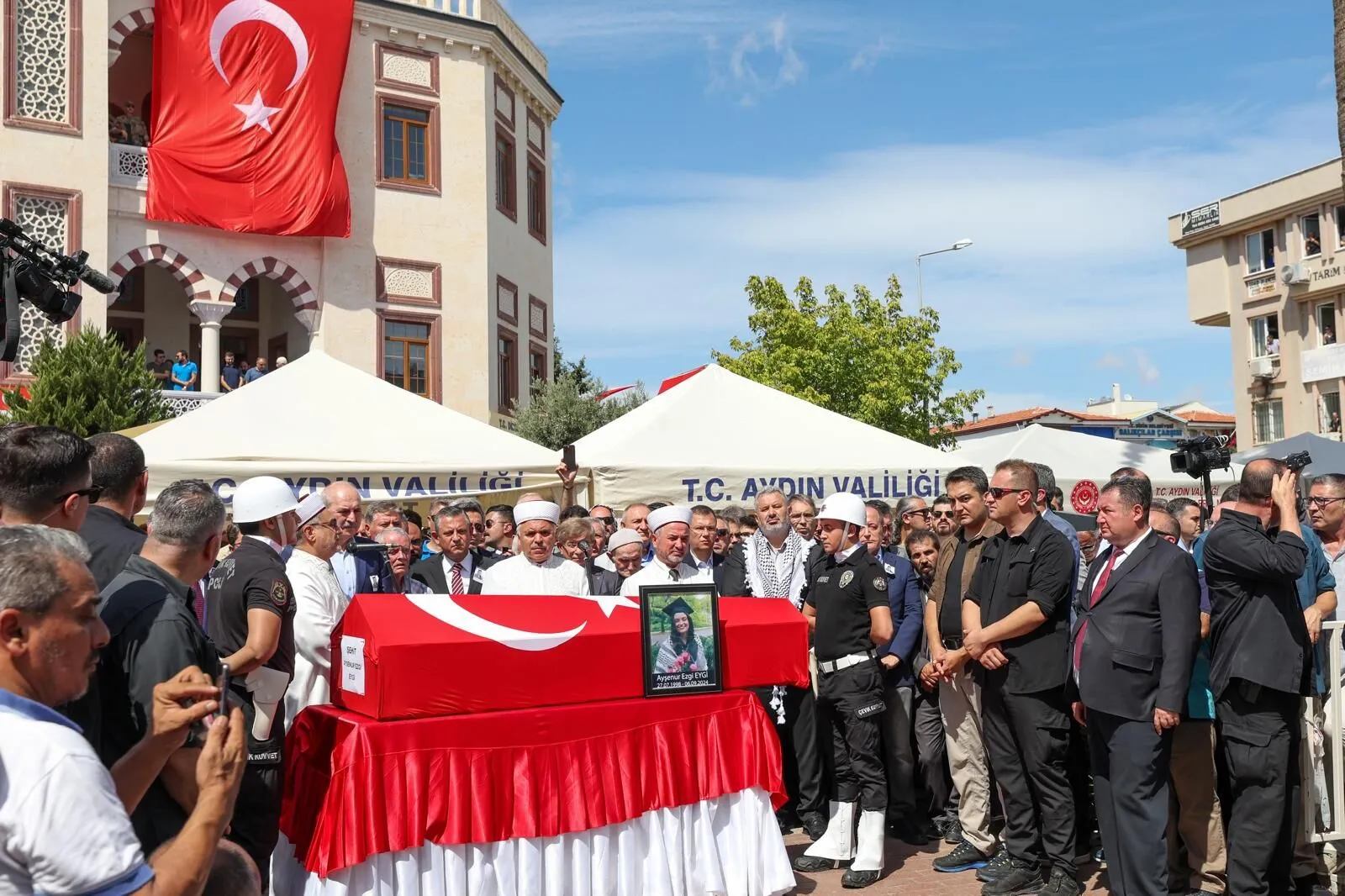 Ayşenur, Didim’de uğurlandı