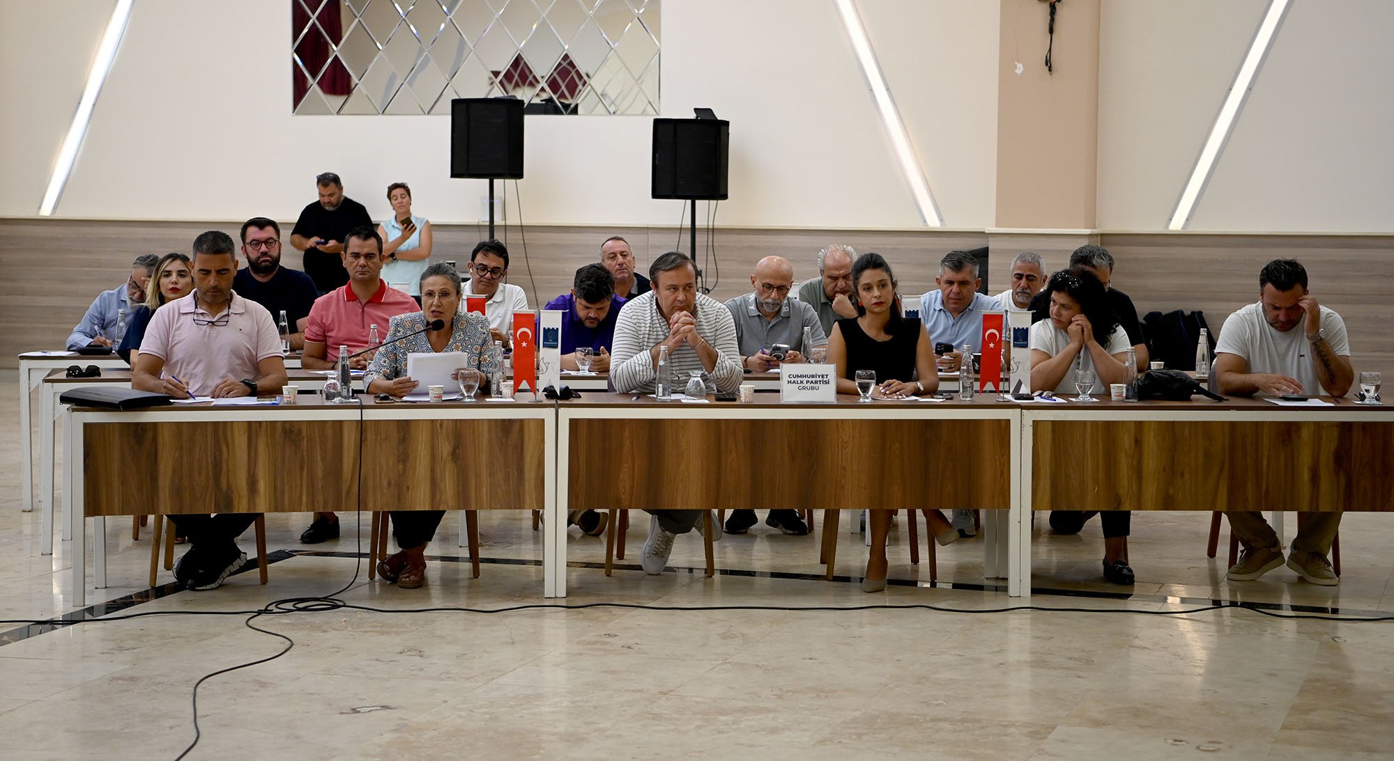 Kuşadası Belediyesi’nden iktidarın kentteki temsilcilerin eğitim daveti  
