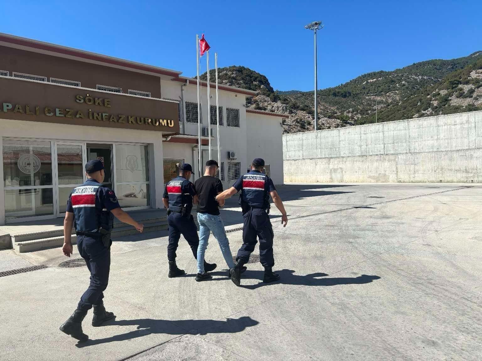 10 hapis cezası bulunan zanlı, jandarma ekiplerine yakalandı