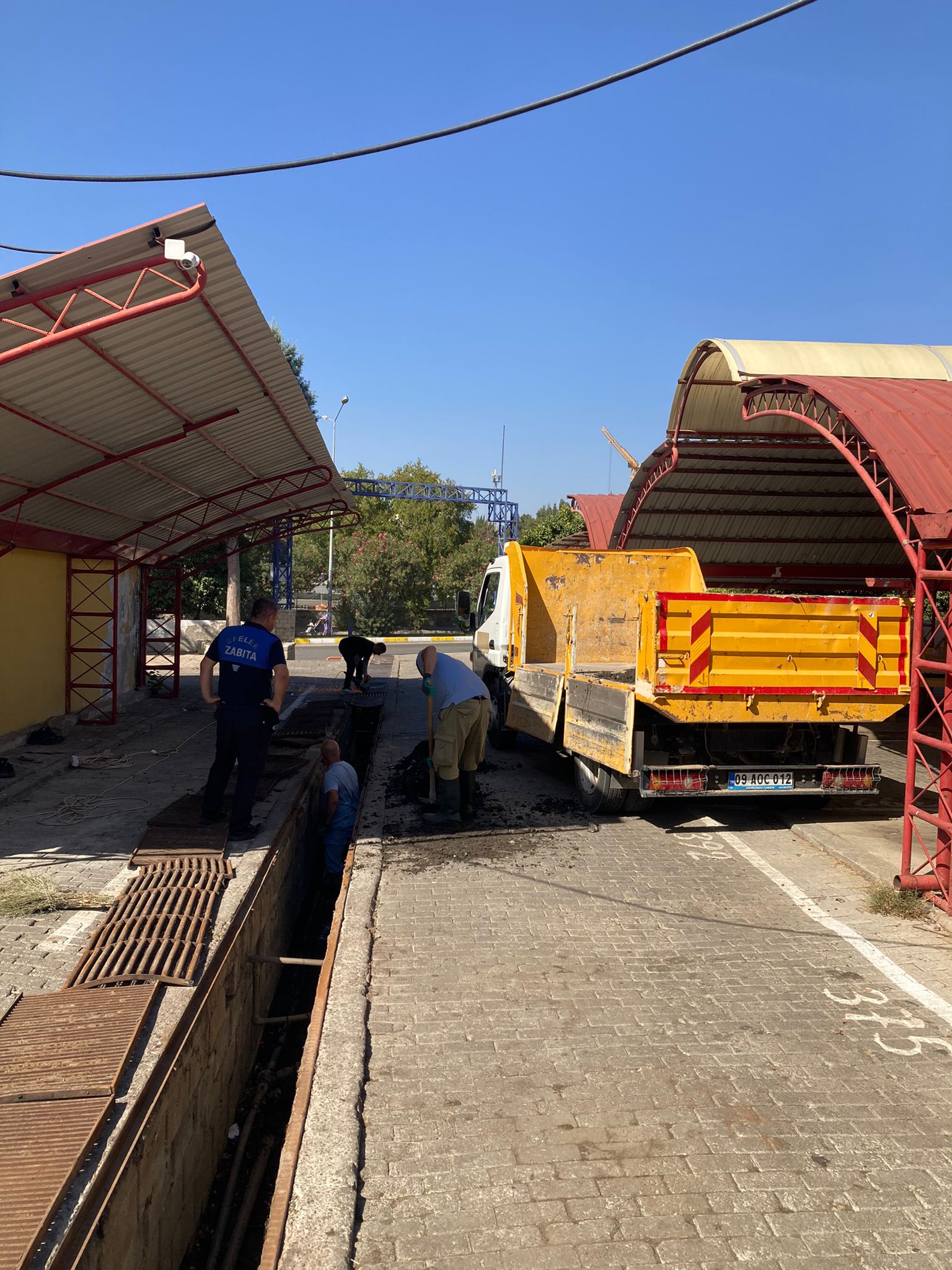 Başkan Yetişkin ile Efeler’in halk pazarları daha temiz daha konforlu